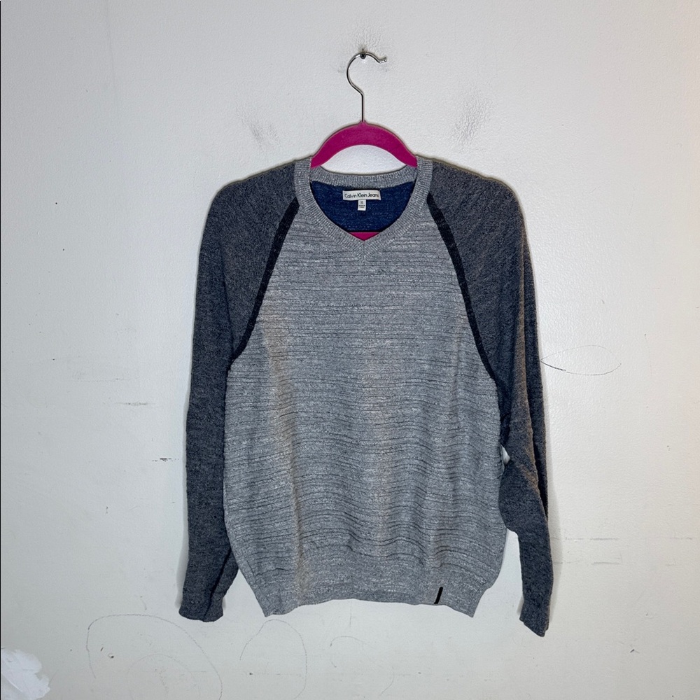 Calvin Klein Jeans Gray V Neck Sweater Size XL